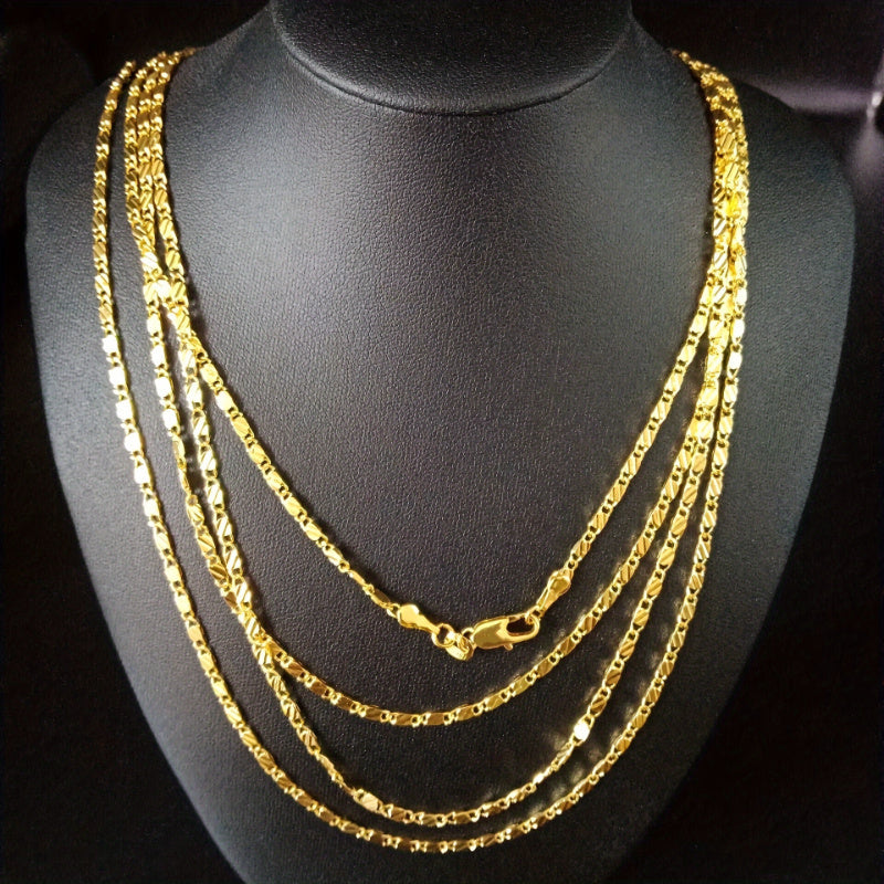 Collar de cadena plana de 14 quilates con resplandor dorado