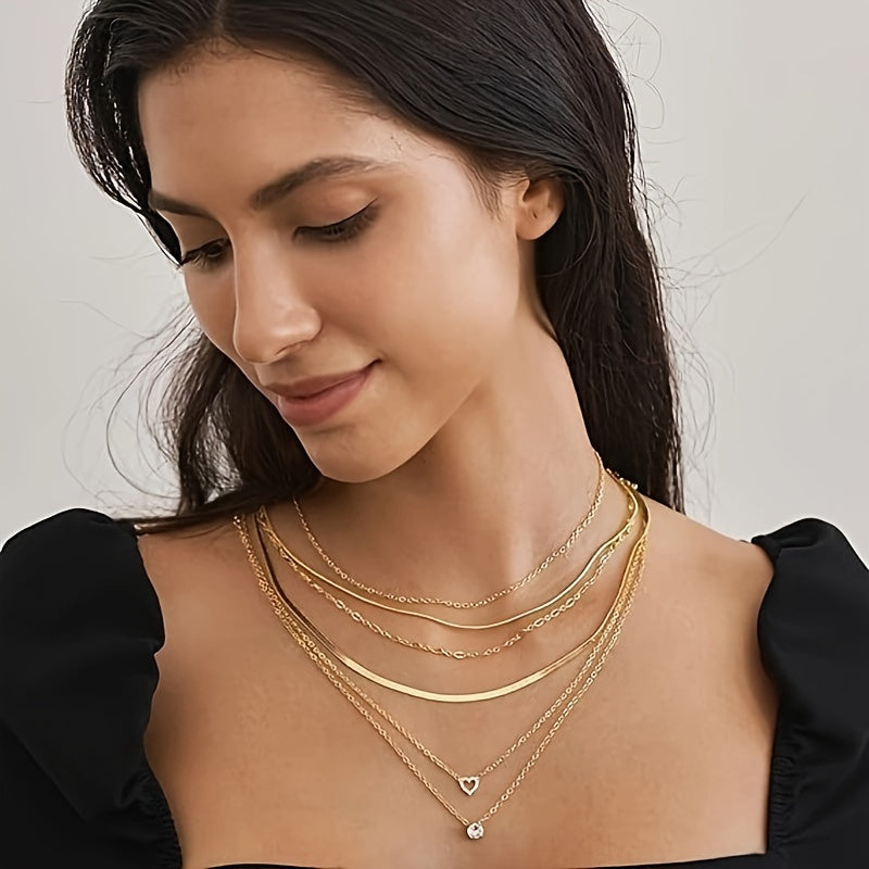 Conjunto de 6 delicados collares con cadena de serpiente en capas y colgante de corazón