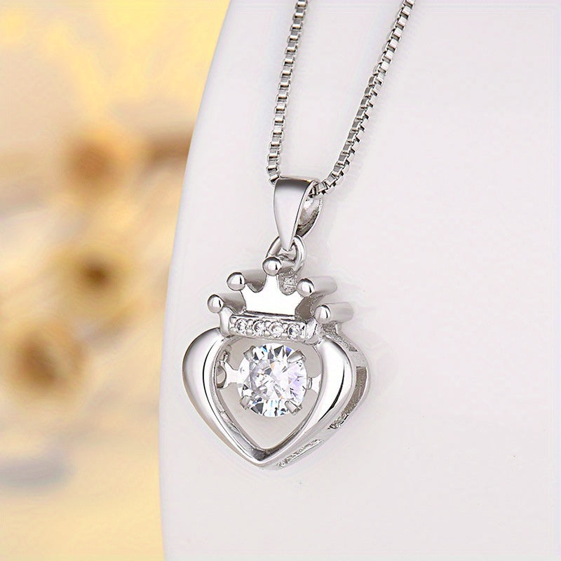 Collar con colgante de corona de moissanita Regal Radiance