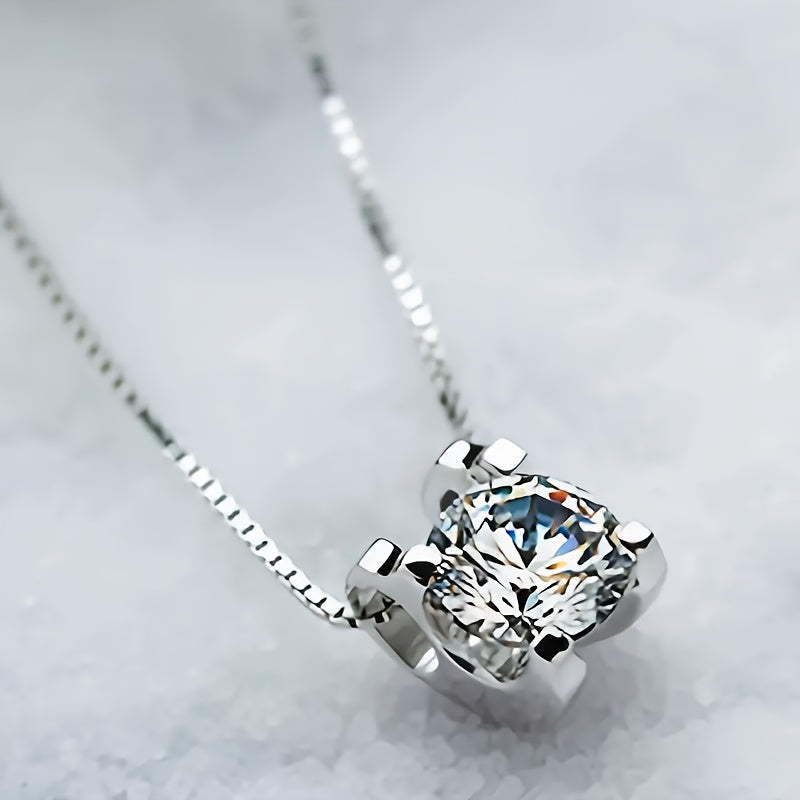 Conjunto Moissanite Sparkle: Pendientes y collar con colgante de plata de ley 925