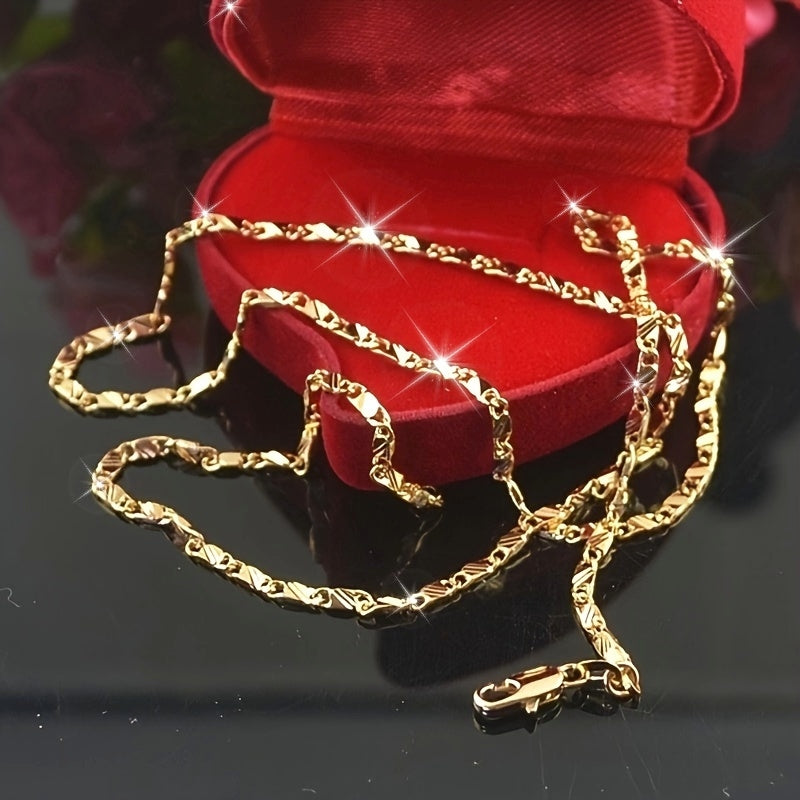 Collar de cadena plana de 14 quilates con resplandor dorado