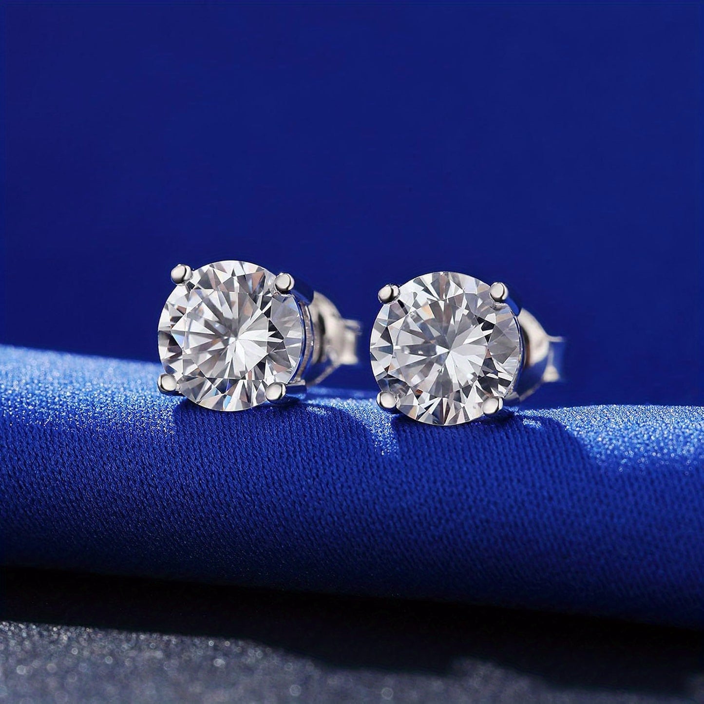 Pendientes de plata de ley con moissanita brillante