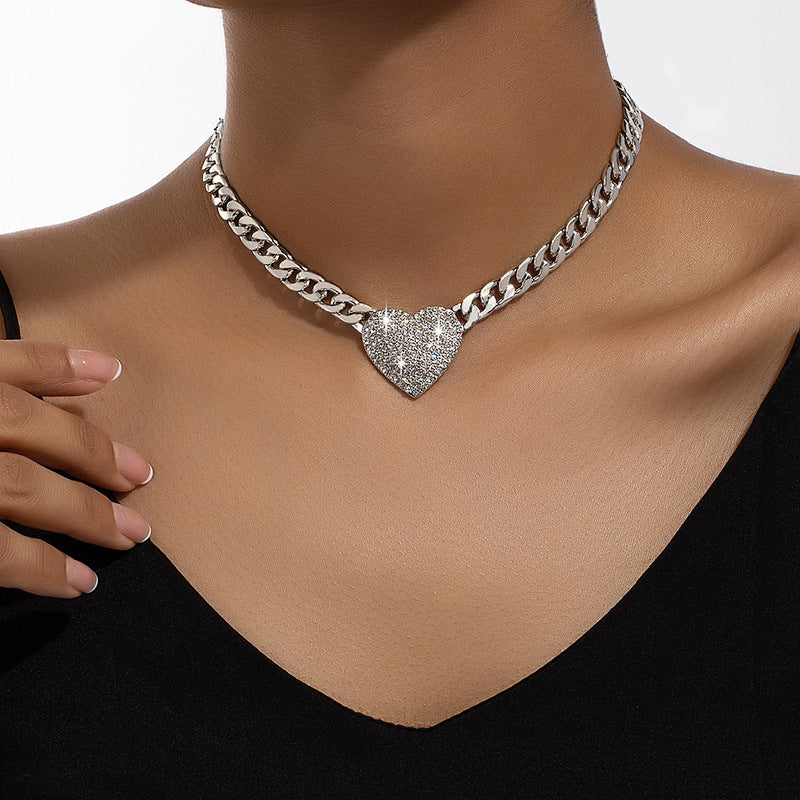 Collar con colgante de diamantes de imitación en forma de corazón estilo punk chic