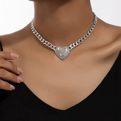 Collar con colgante de diamantes de imitación en forma de corazón estilo punk chic