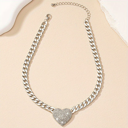 Collar con colgante de diamantes de imitación en forma de corazón estilo punk chic