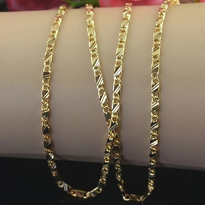 Collar de cadena plana de 14 quilates con resplandor dorado