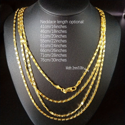 Collar de cadena plana de 14 quilates con resplandor dorado