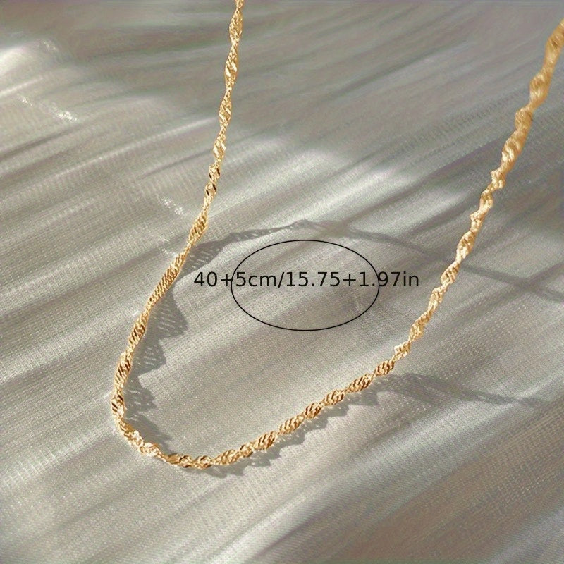 Elegante collar de cadena con ondas de agua