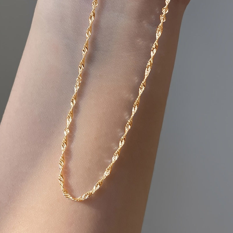Elegante collar de cadena con ondas de agua