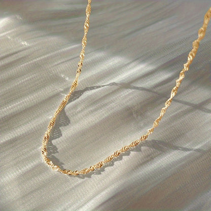 Elegante collar de cadena con ondas de agua