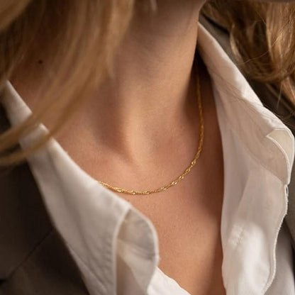 Elegante collar de cadena con ondas de agua
