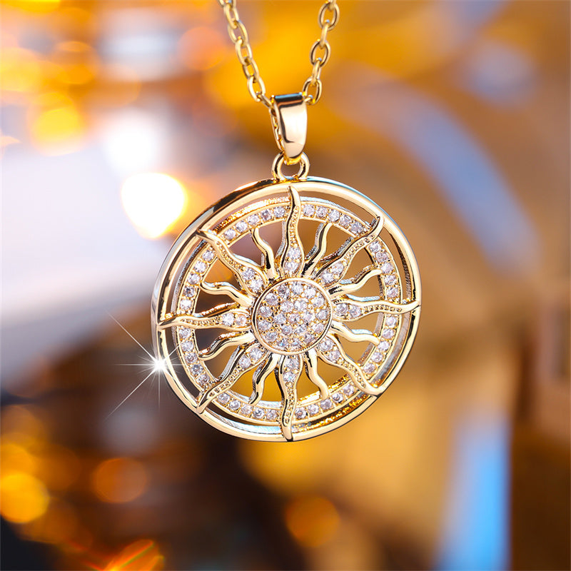 Collar con colgante de sol radiante