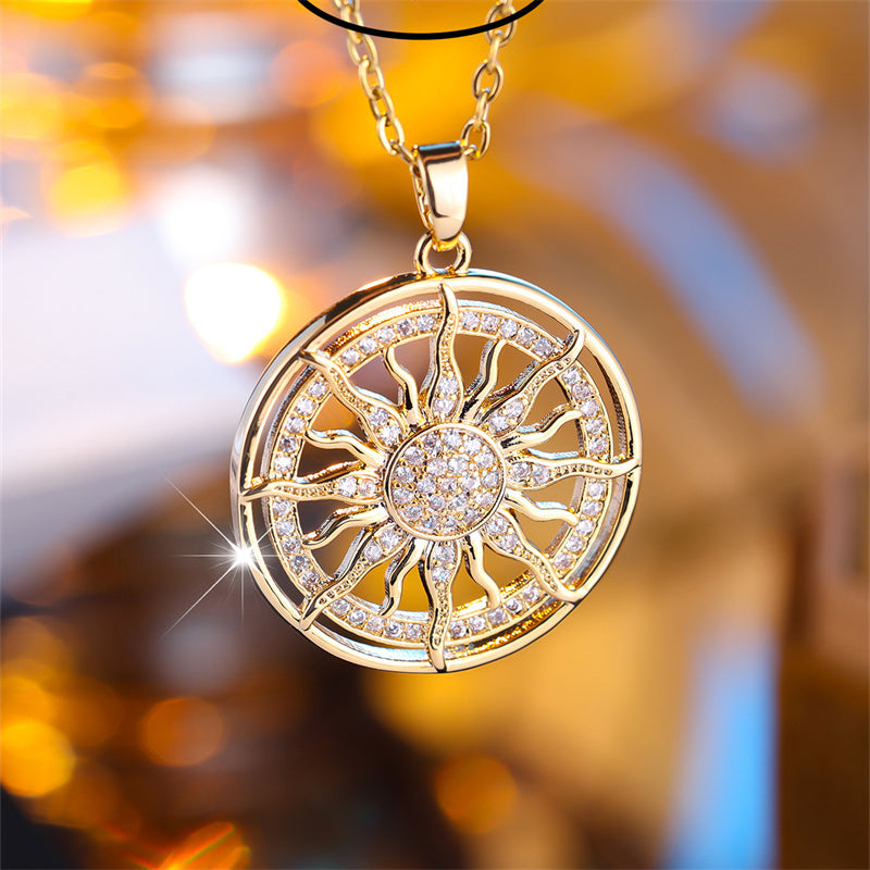 Collar con colgante de sol radiante