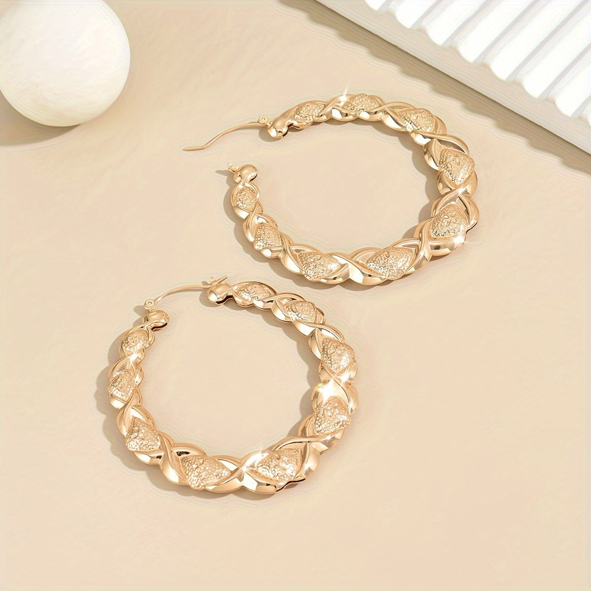 Pendientes de aro con diseño de hojas doradas estilo bohemio chic