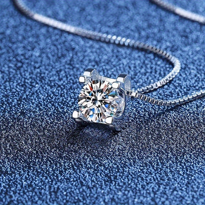 Conjunto Moissanite Sparkle: Pendientes y collar con colgante de plata de ley 925