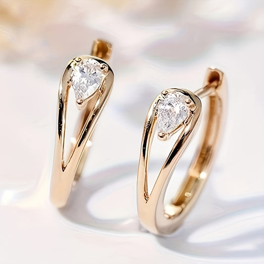 Exquisitos aretes de aro bañados en oro de 18 quilates con circonitas sintéticas