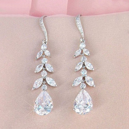 Pendientes de cobre plateado con circonitas en forma de lágrima estilo Y2K