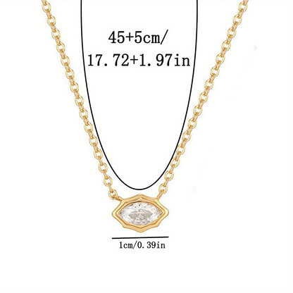 Collar con colgante de circonitas con elegancia geométrica