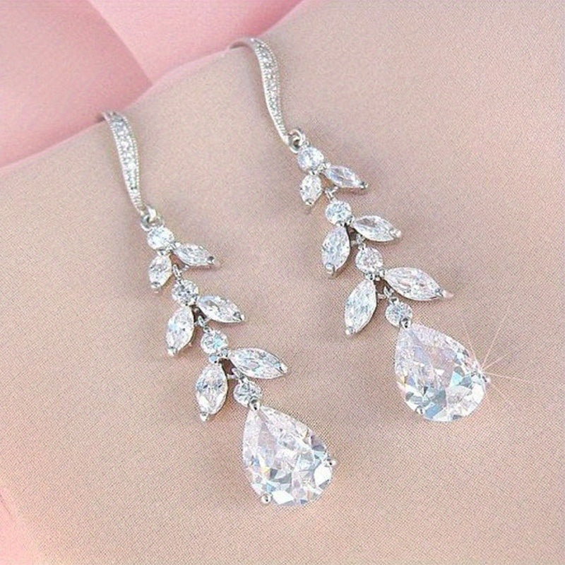 Pendientes de cobre plateado con circonitas en forma de lágrima estilo Y2K