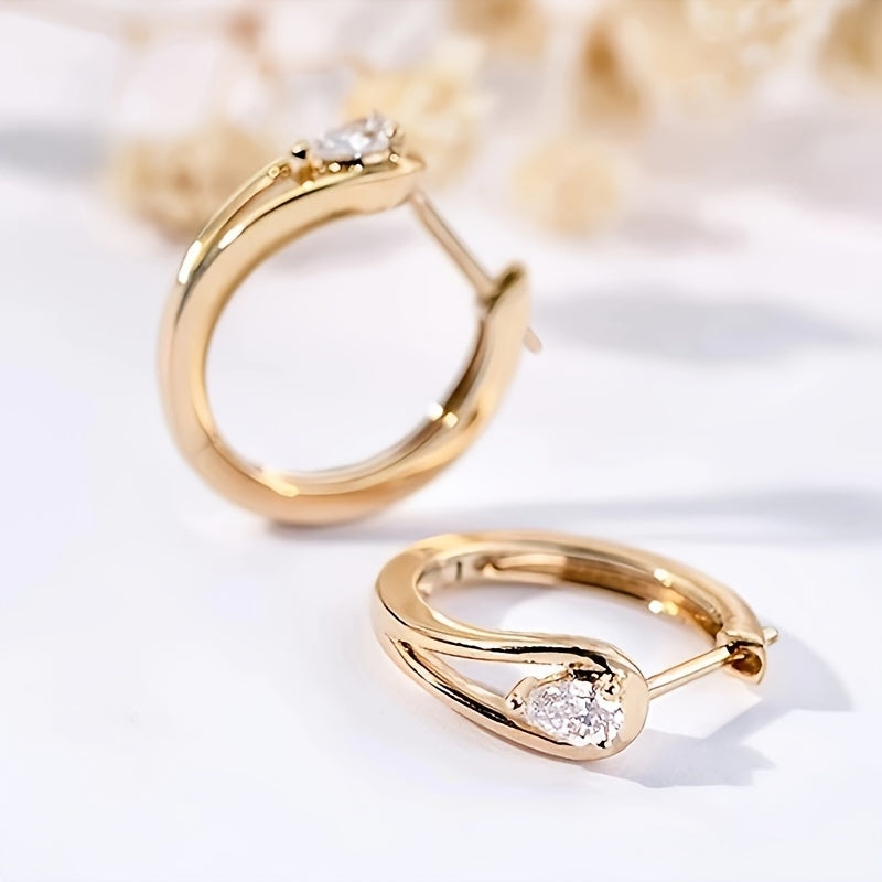Exquisitos aretes de aro bañados en oro de 18 quilates con circonitas sintéticas