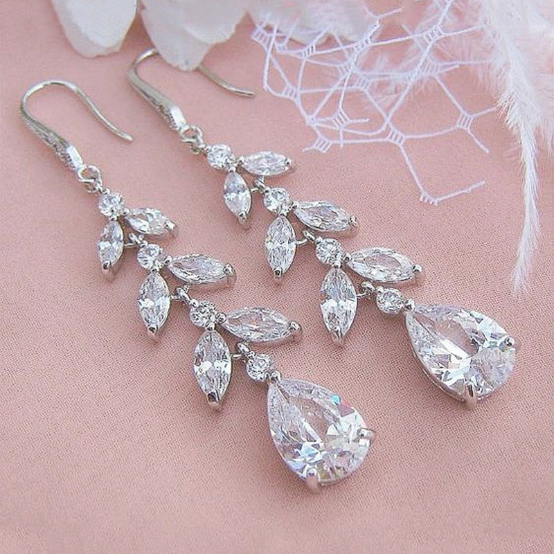 Pendientes de cobre plateado con circonitas en forma de lágrima estilo Y2K