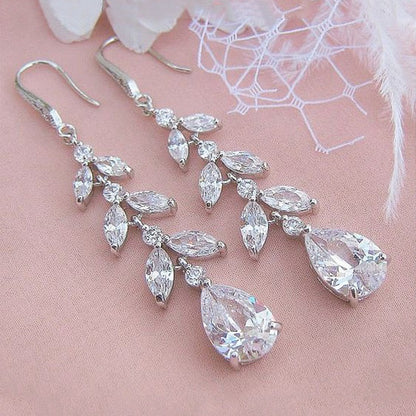 Pendientes de cobre plateado con circonitas en forma de lágrima estilo Y2K