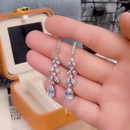 Pendientes de cobre plateado con circonitas en forma de lágrima estilo Y2K